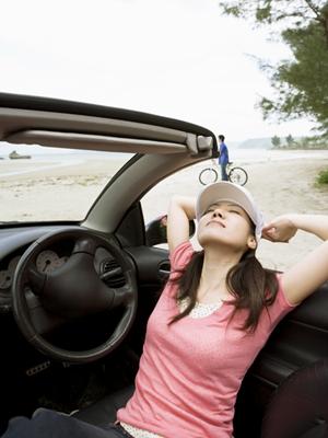 大切な愛車を守るボディカバー車を扱う店