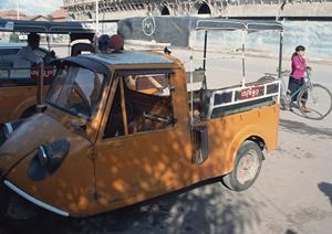 移動販売車で簡単に移動コンビニ